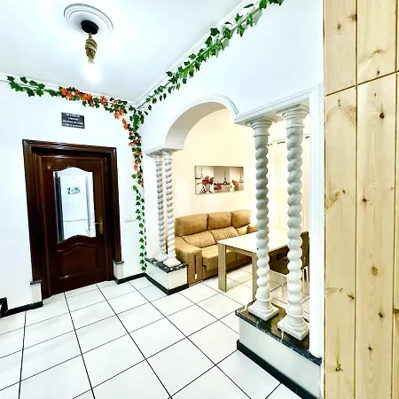 9 - Yellow House * Huelva
